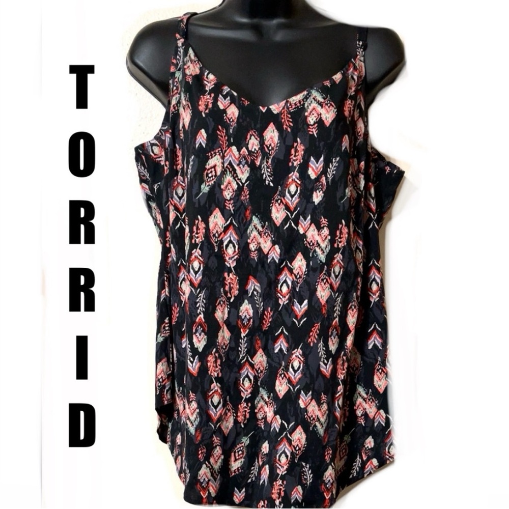 🆕🦋TORRID Feather Print Top🦋